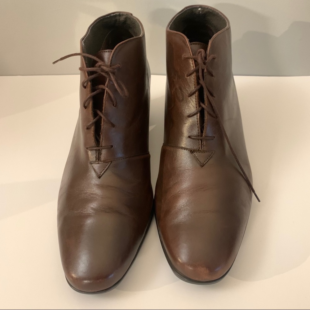 Munro ankle lace up brown leather booties 8.5 WIDE